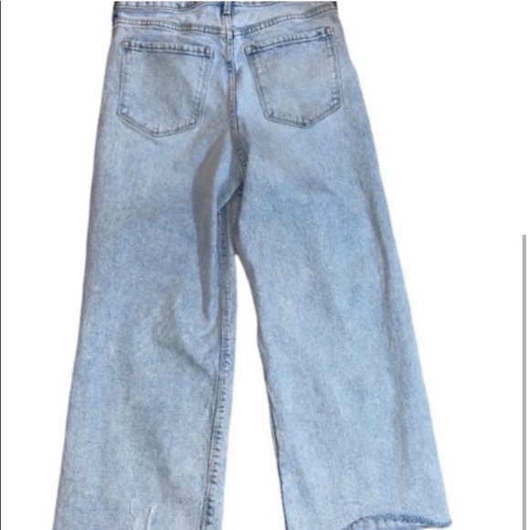 Extra High-Waisted
Wide-Leg Raw-hem - Picture 4 of 4